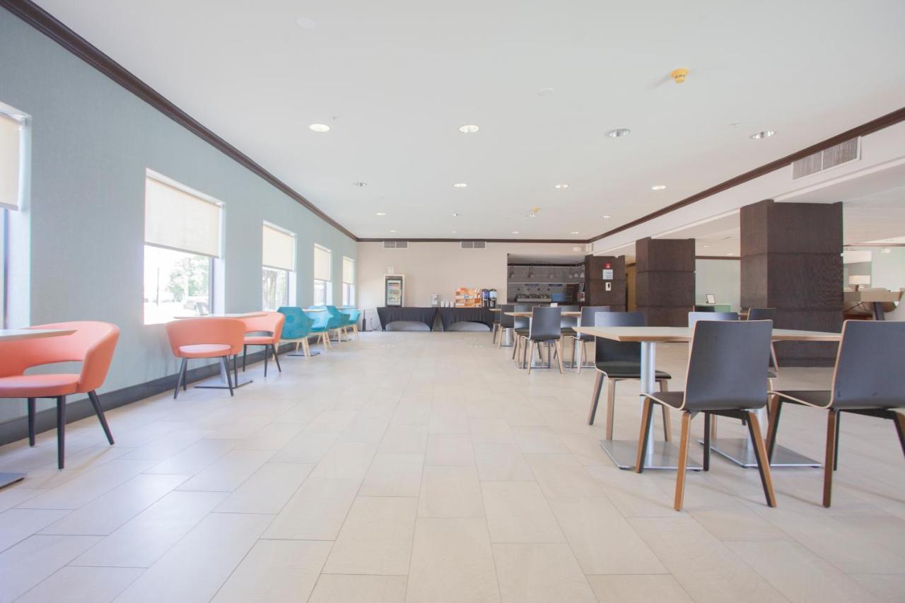 Holiday Inn & Suites Spring - The Woodlands Eksteriør billede